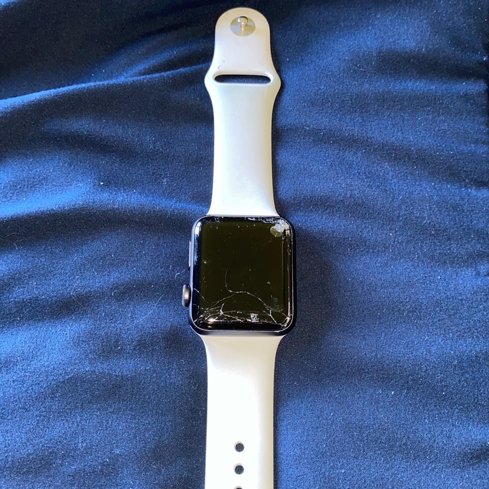 Broken Apple Watch Series 3 size 42 mm
